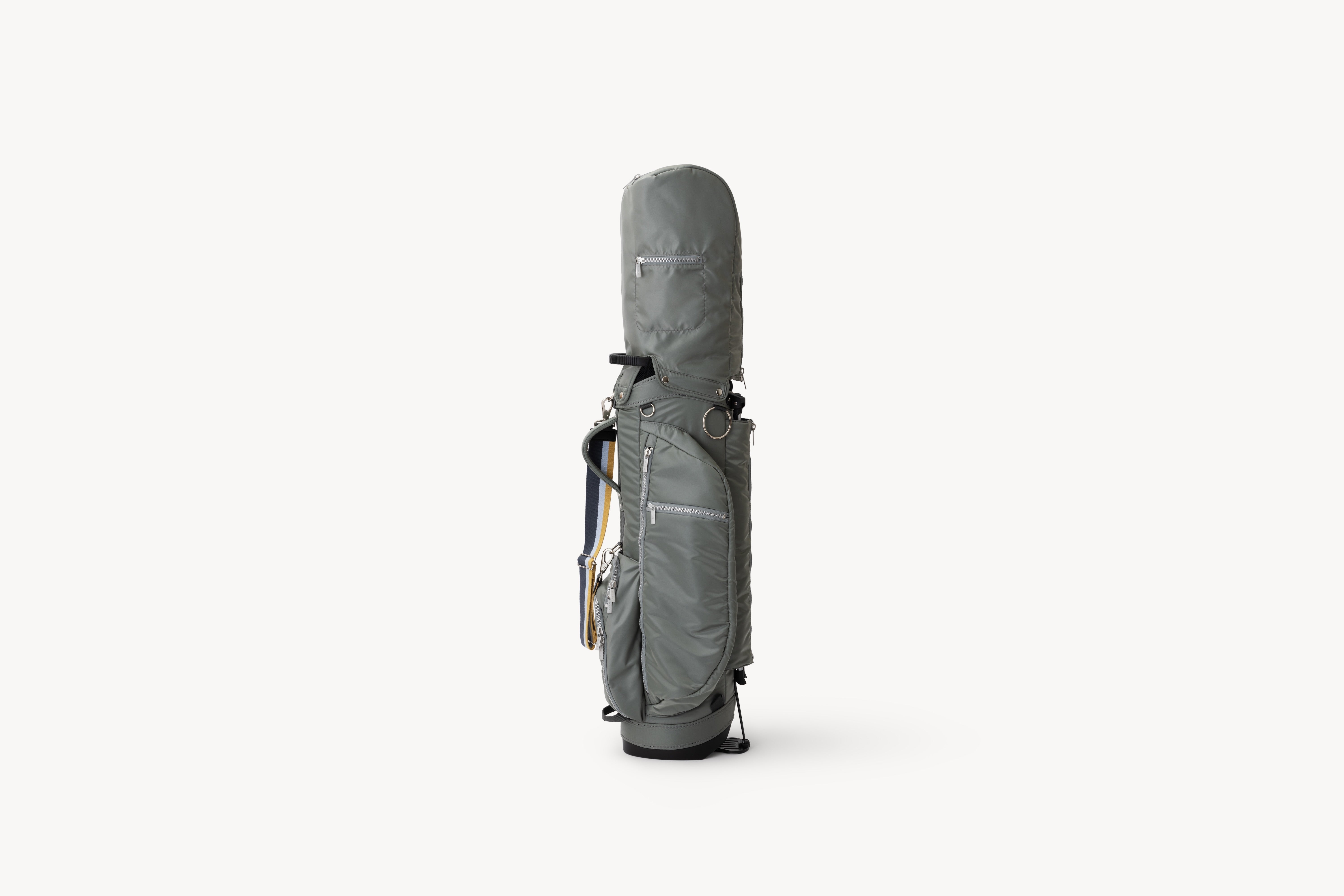 Luggage | title – moln