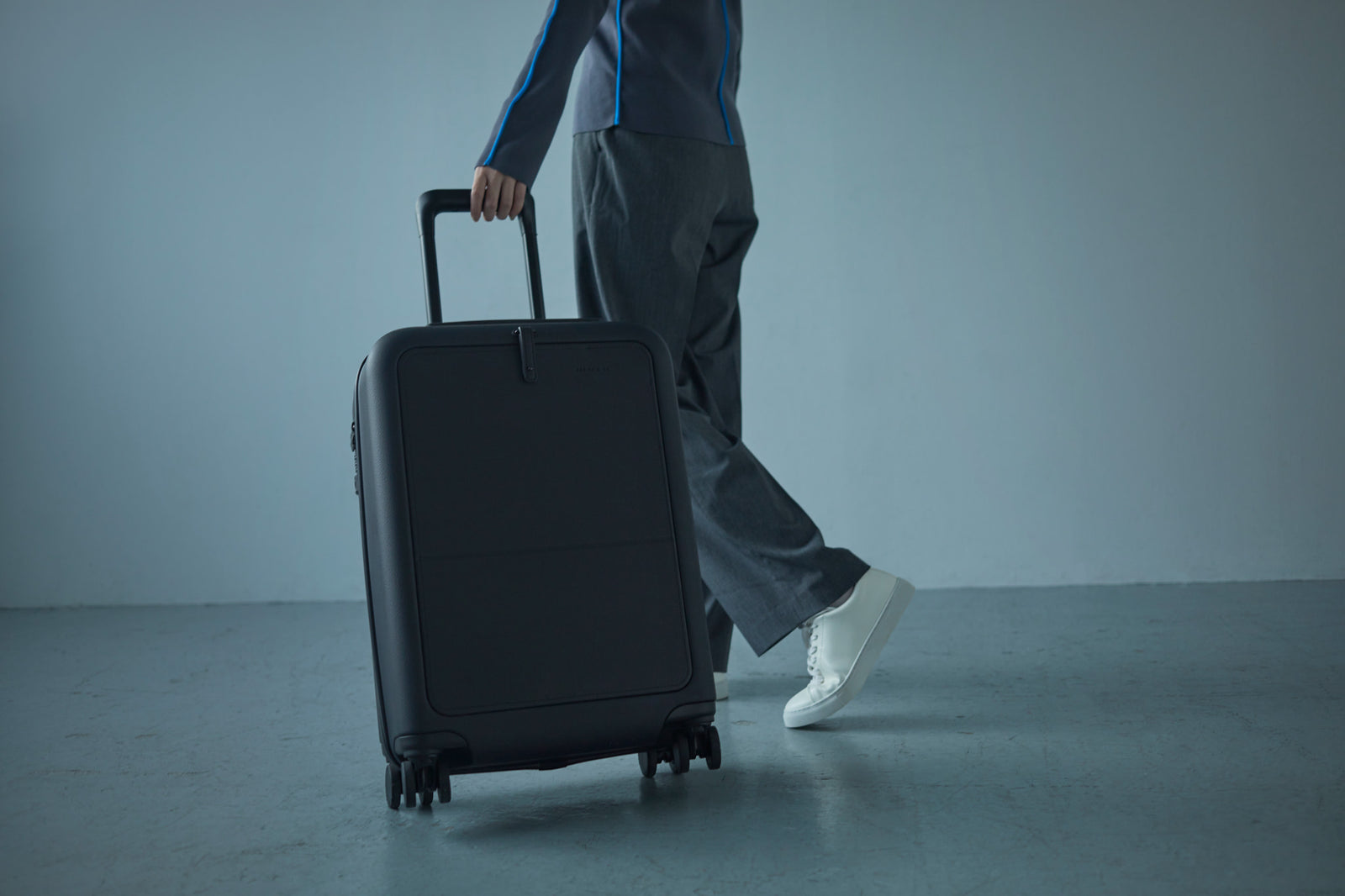 moln スーツケース Small＋（オブシディアン） moln-small-obsidian-