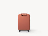 スーツケース「moln」のSmall+サイズのテラコッタ色の裏面画像
