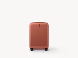 スーツケース「moln」のSmall+サイズのテラコッタ色の正面画像