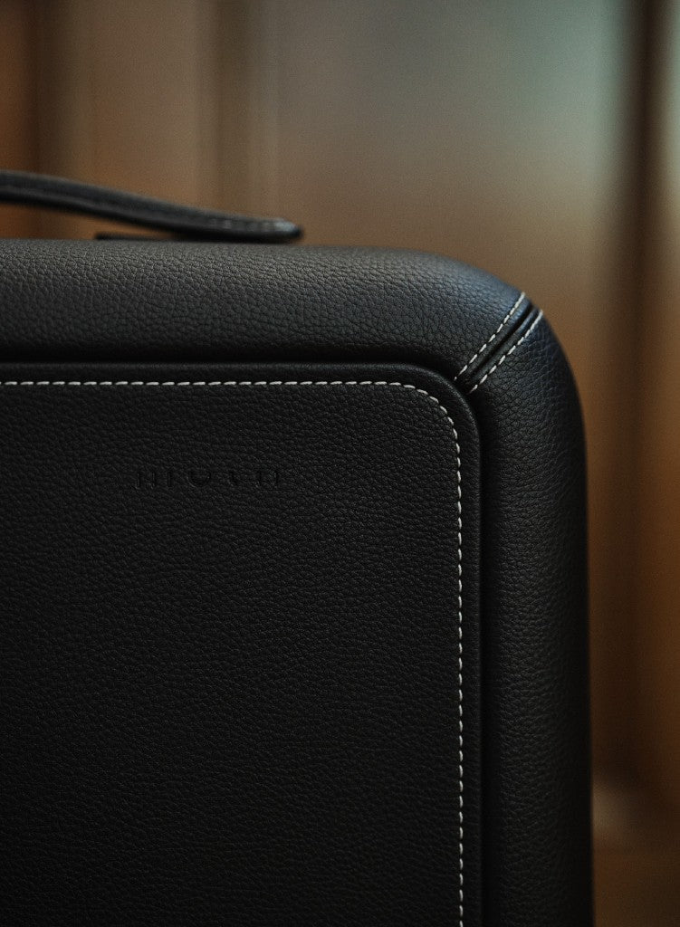 Leather corner detail of the Grain suitcase